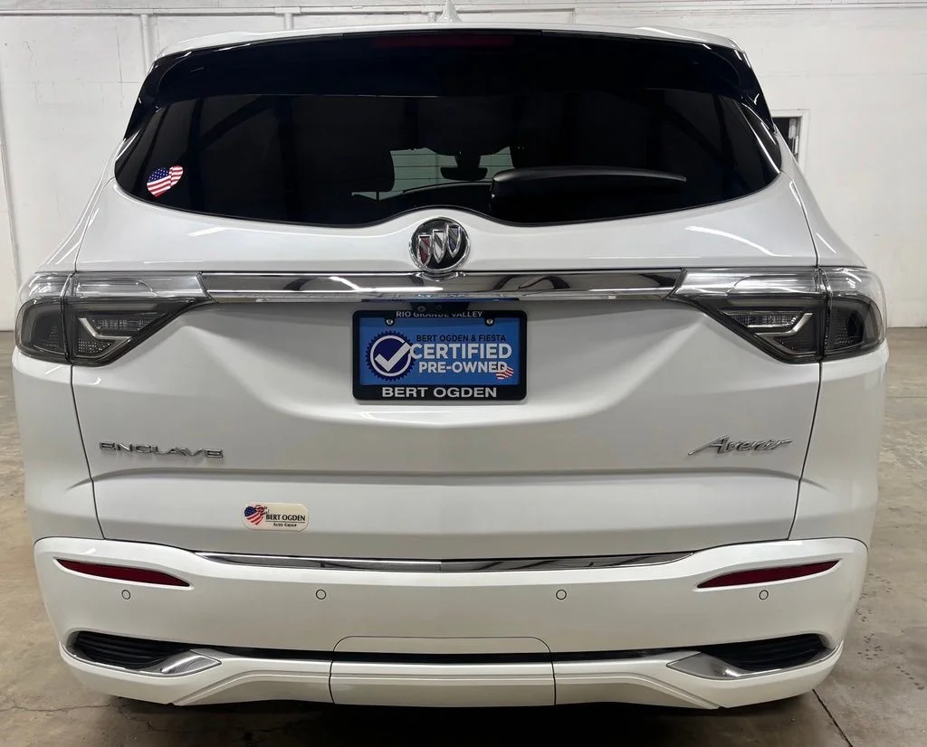 Used 2022 White Buick Avenir image 5