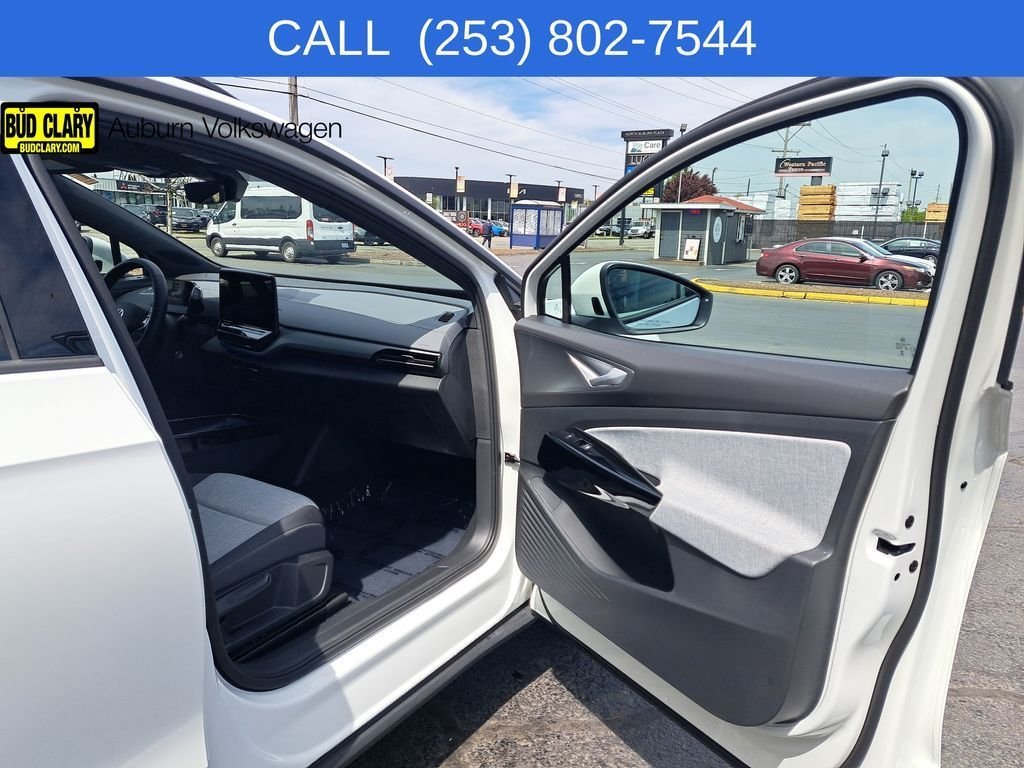 Used 2024 White/off-white Volkswagen Standard image 16