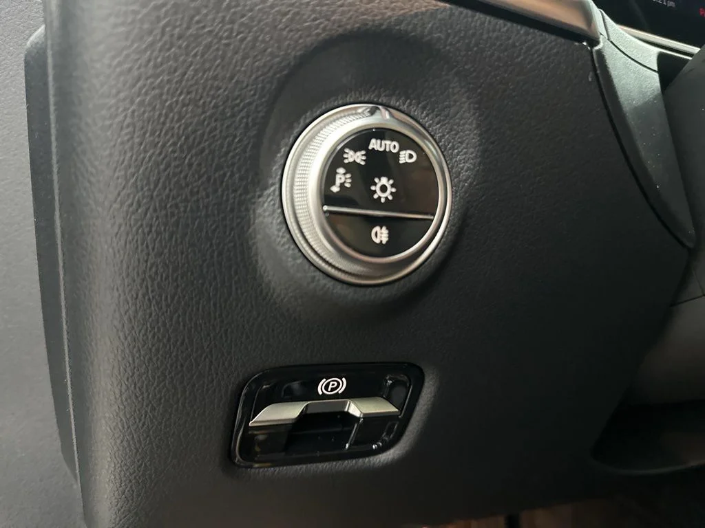 Used 2026 Black Mercedes-Benz C 300 image 16