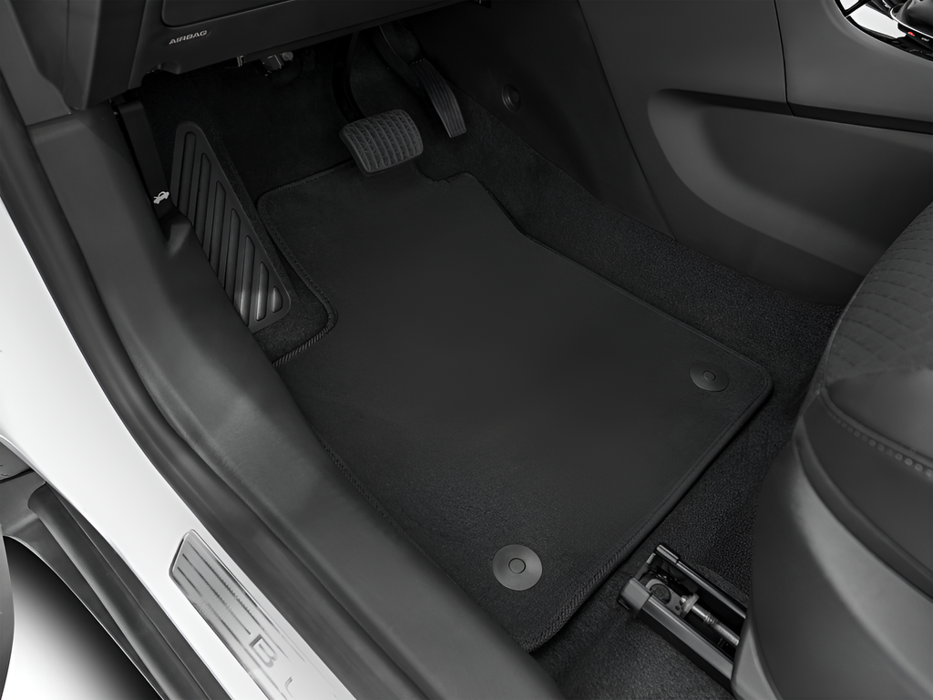 Used 2022 White Buick Preferred image 36