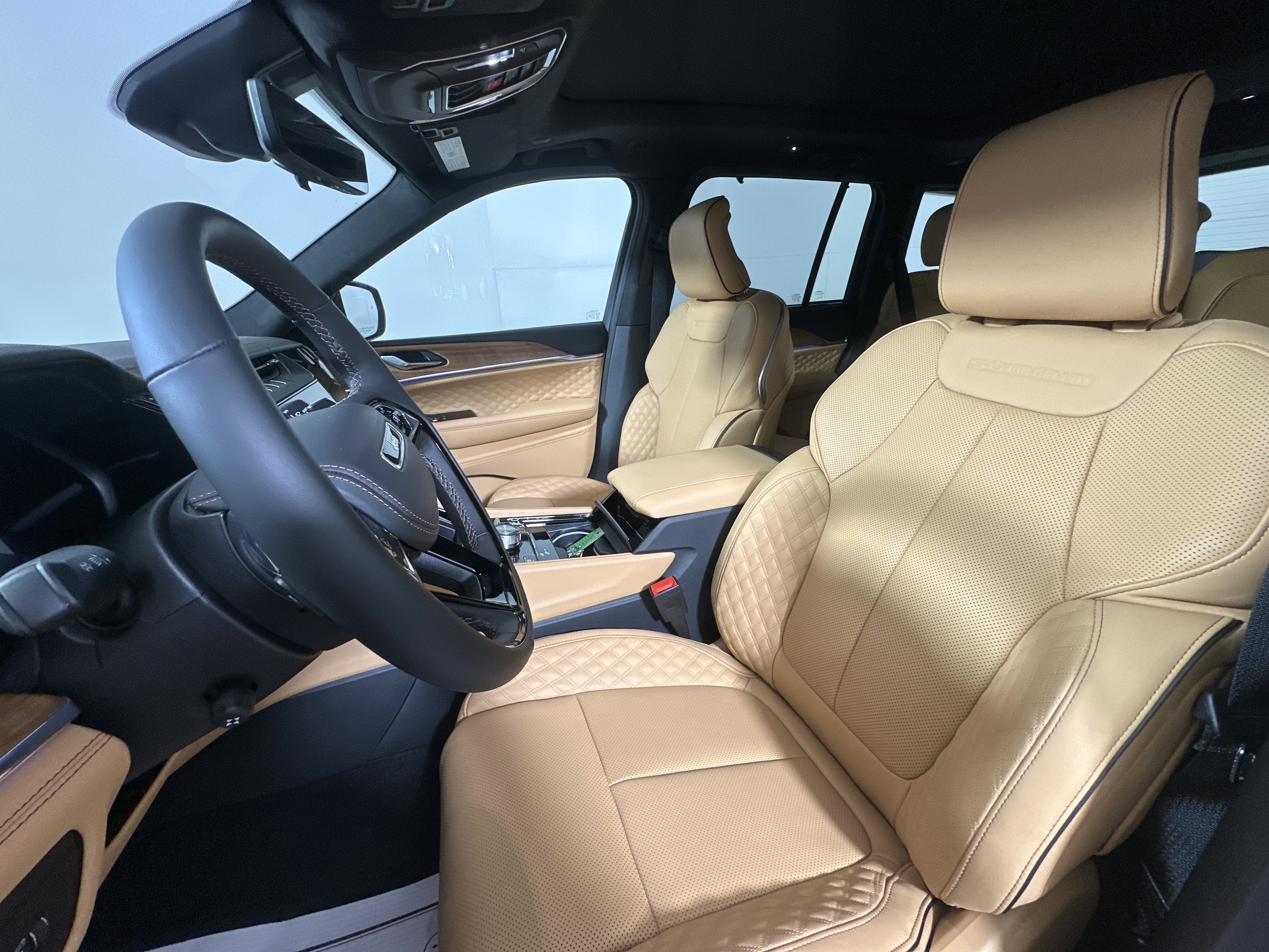New 2026 Diamond Black Crystal Pearlcoat Jeep Summit image 9