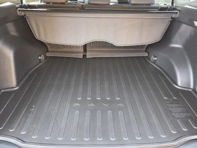 Used 2026 Ice Cap Toyota XLE Premium image 26