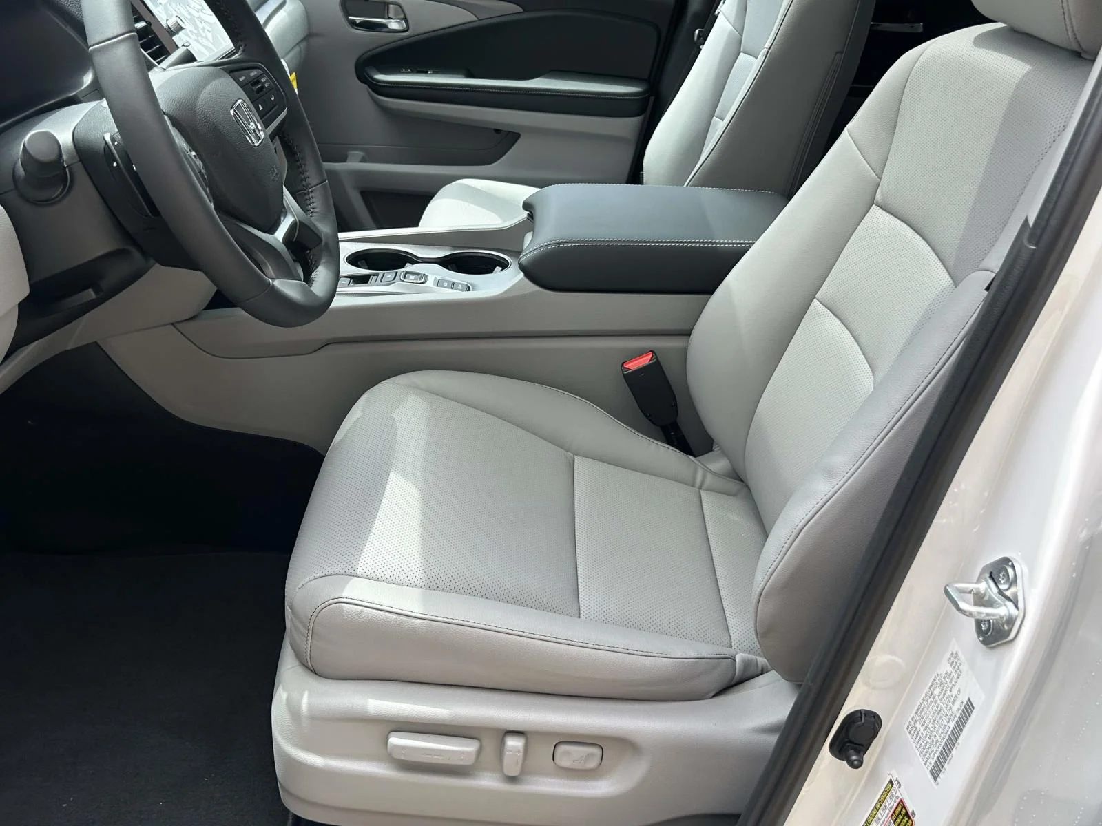 New 2026 Platinum White Pearl Honda RTL AWD image 8
