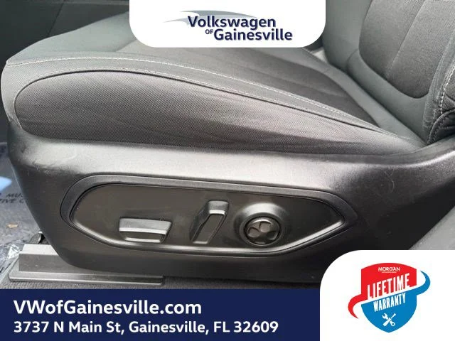 Used 2023 Diamond Black Crystal Pearlcoat Jeep Laredo image 20
