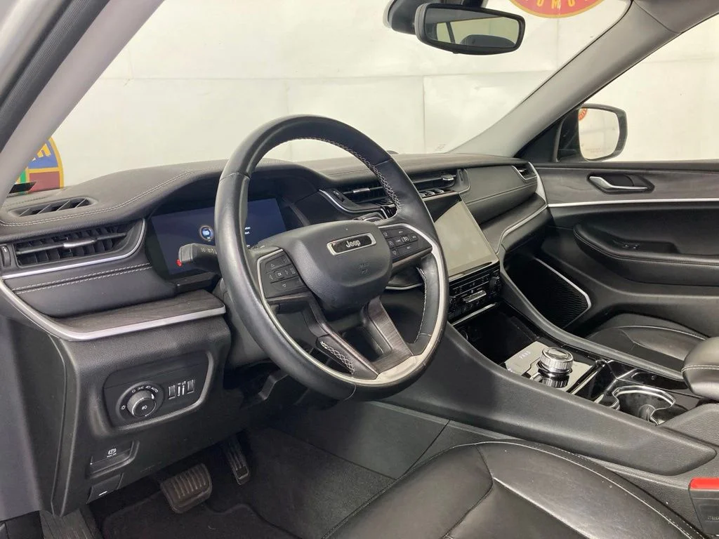 Used 2022 Silver Jeep Limited image 14