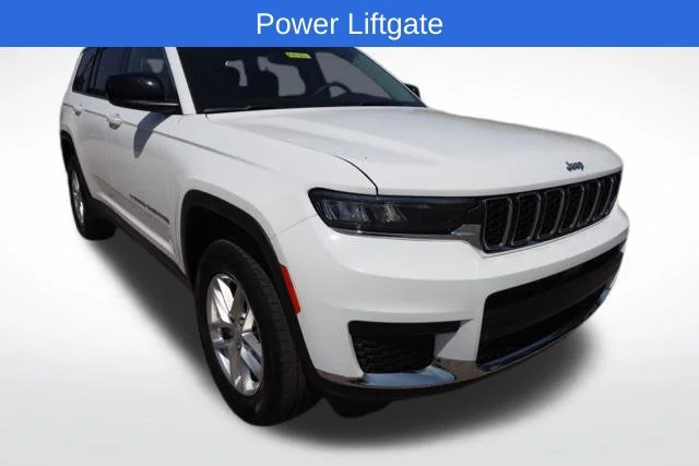 Used 2023 White Jeep Laredo image 2