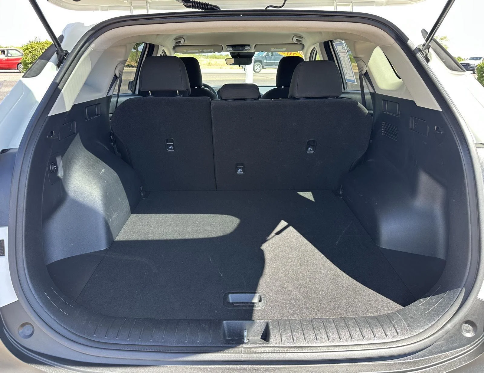 2025 Kia Sportage LX - Photo 6