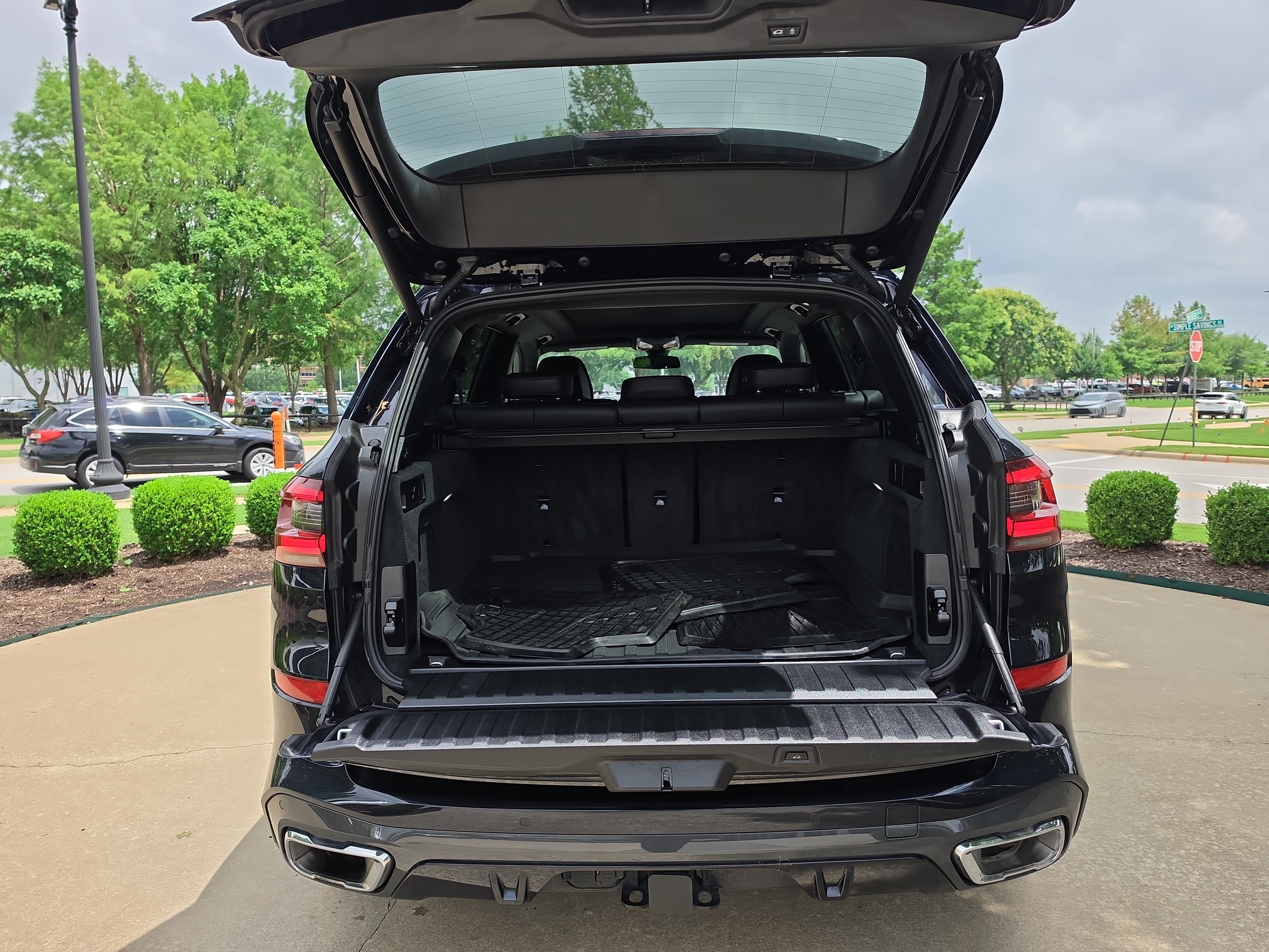Used 2023 Carbon Black Metallic BMW xDrive40i image 13