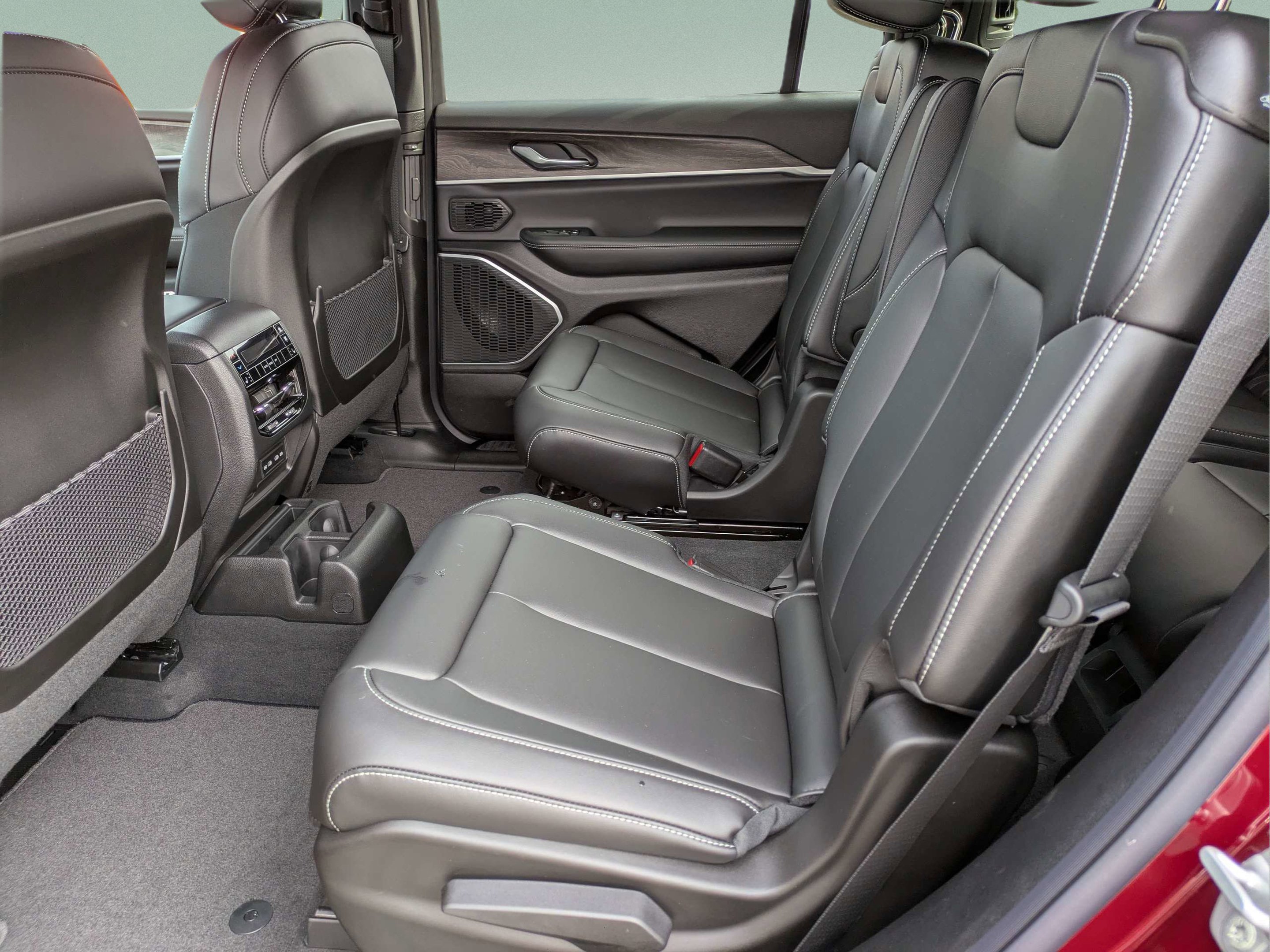 New 2026 Velvet Red Pearl-Coat Exterior Paint Jeep Limited image 10