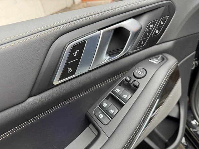 Used 2026 Black BMW xDrive40i image 11
