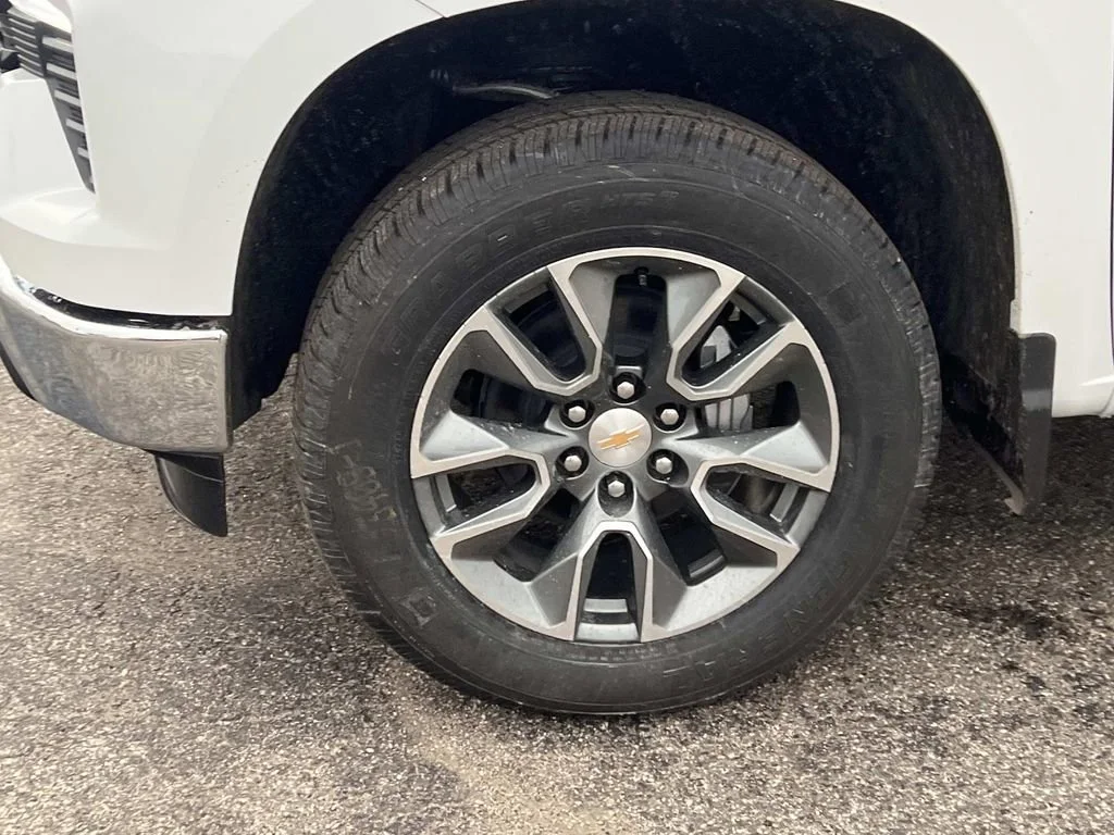 New 2026 Summit White Chevrolet LT (2FL) image 25