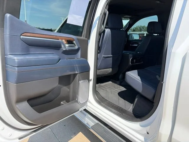 Used 2023 IRIDESCENT PEARL TRICOAT Chevrolet High Country image 36