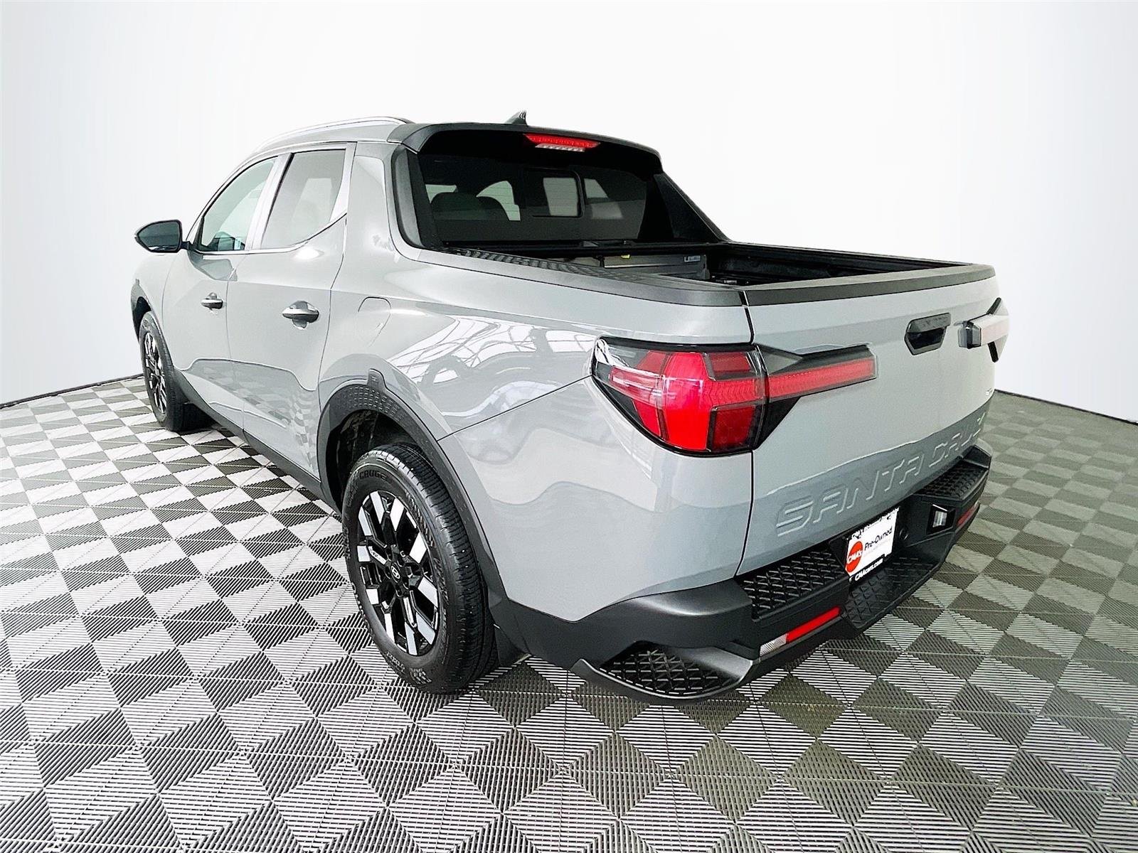 Used 2025 Hampton Gray Hyundai SEL Activity image 7