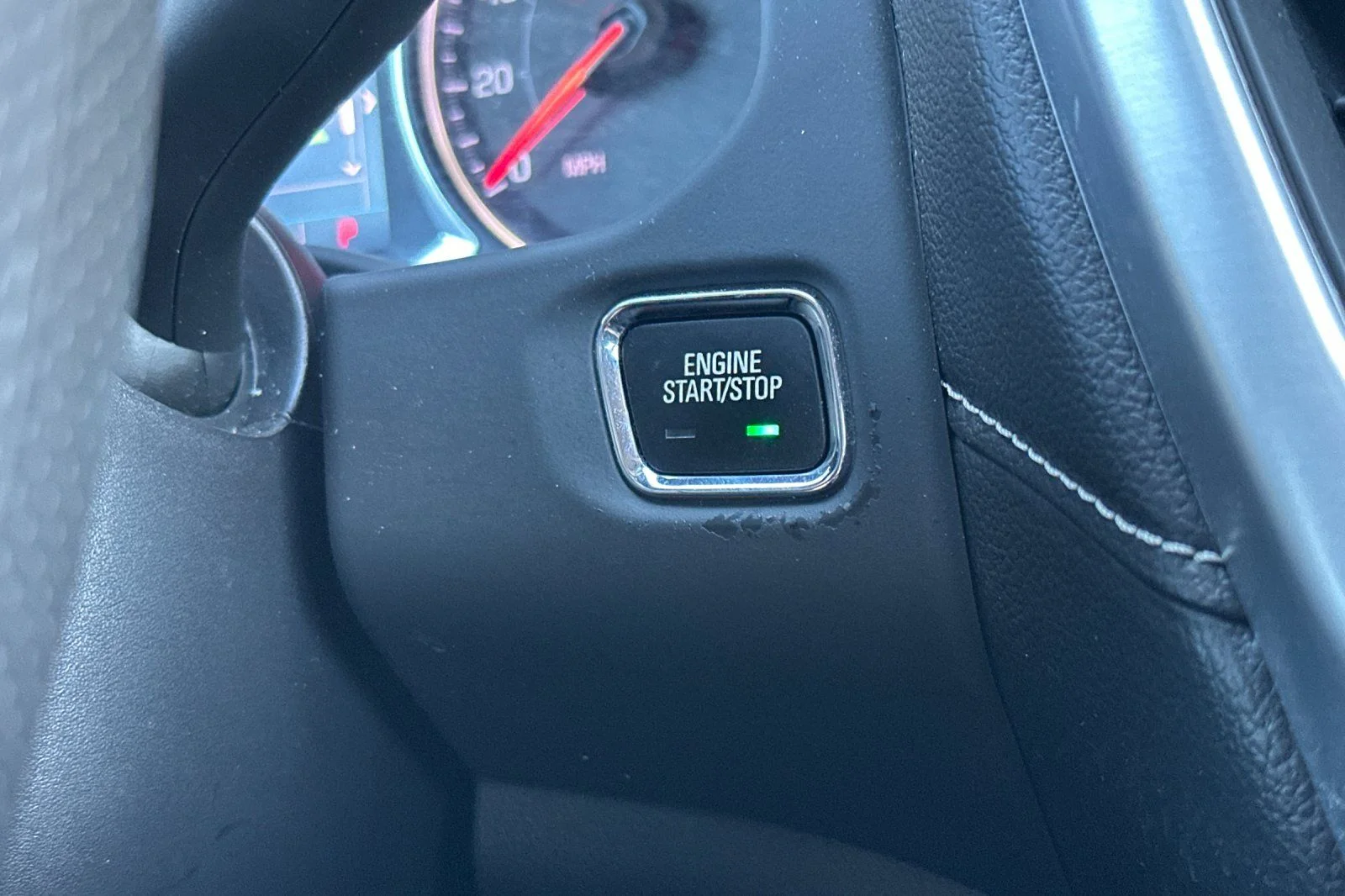 Used 2022 White GMC SLE image 25