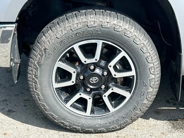 Used 2017 Silver Toyota SR5 image 21