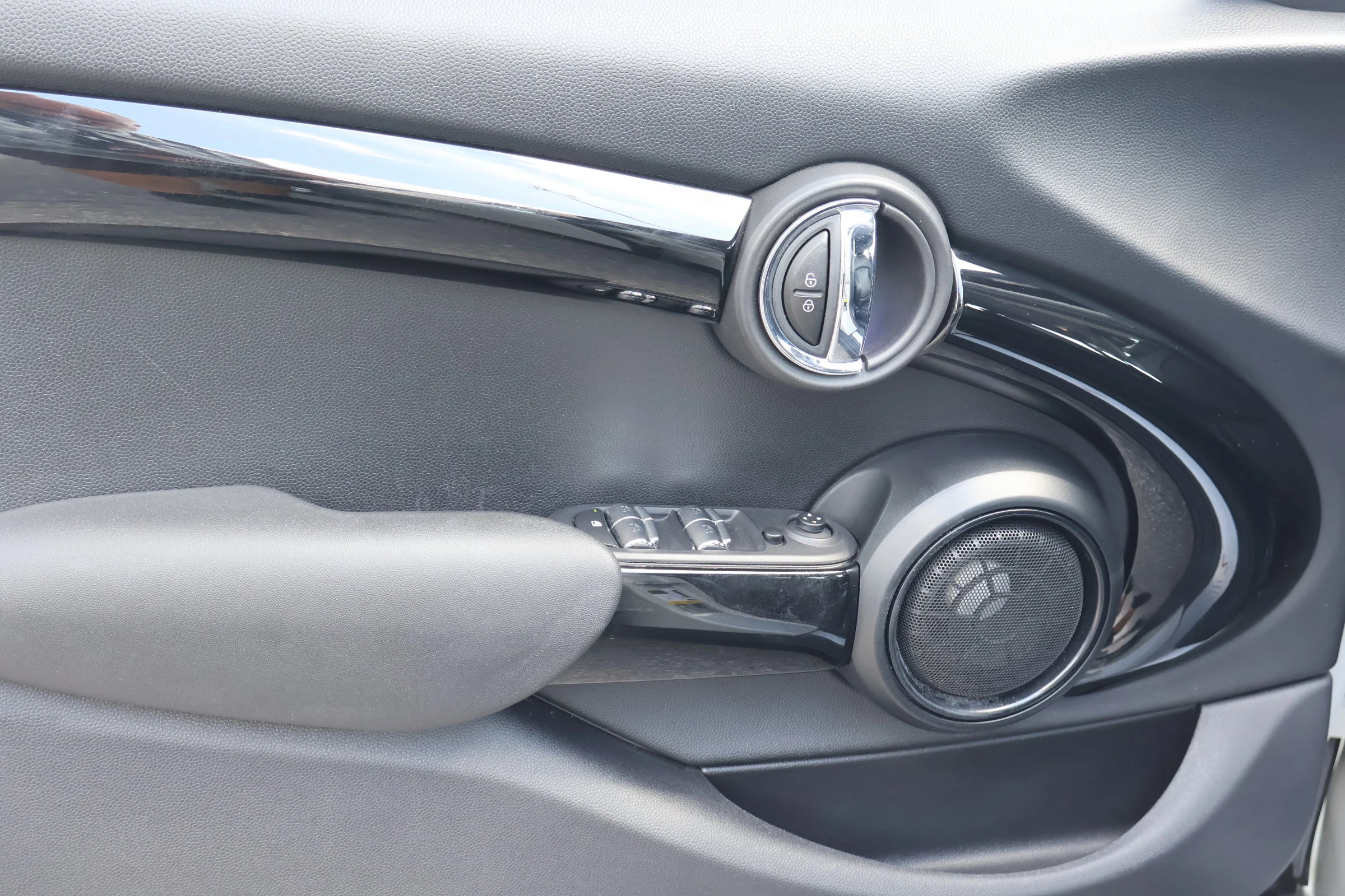 Used 2020 White Silver Metallic MINI Cooper S image 14