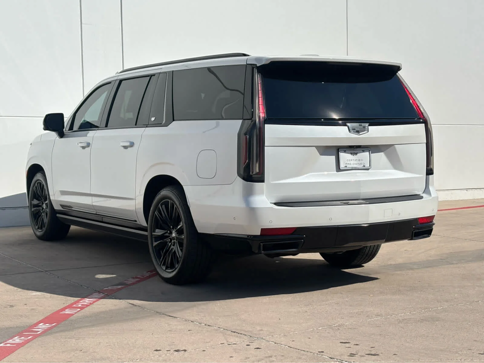 Used 2023 CRYSTAL WHITE TRICOAT Cadillac 4WD Sport image 6