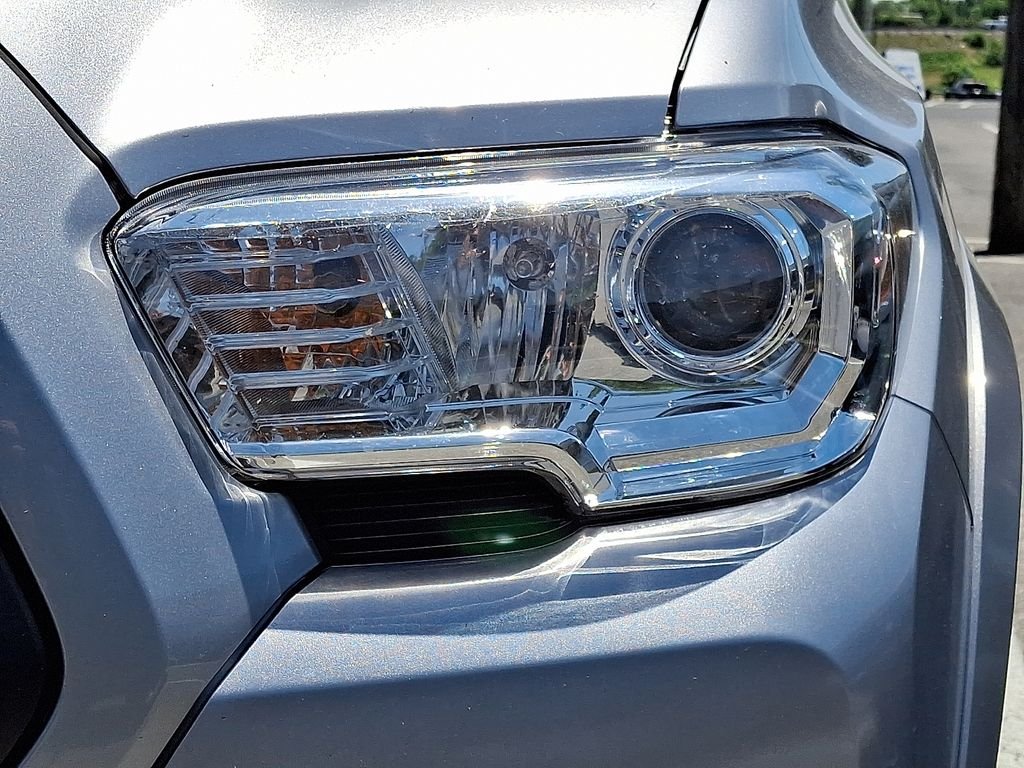 Used 2021 Silver Toyota SR5 image 8