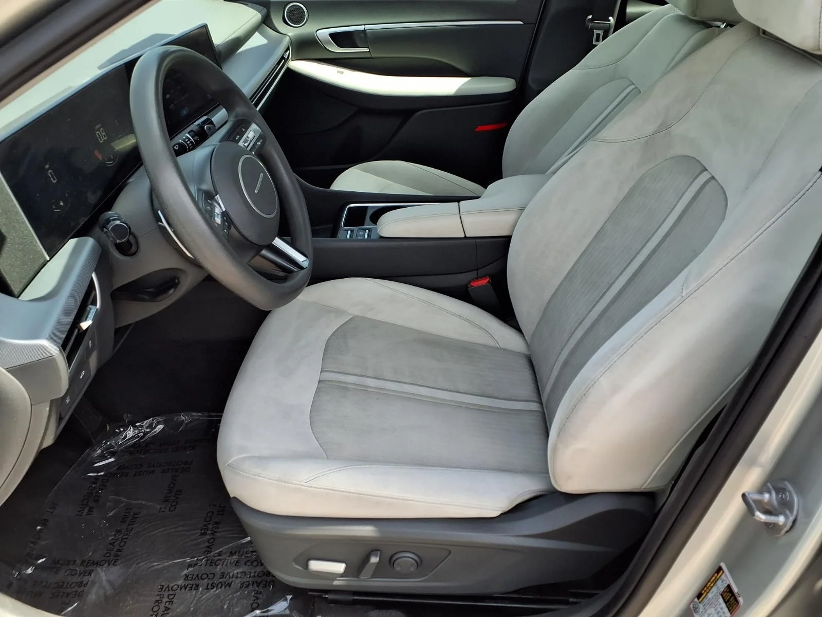 Used 2024 Silver Hyundai SEL image 17