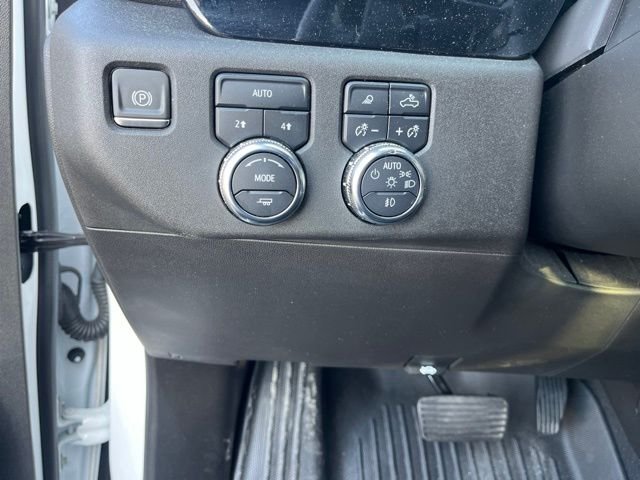 Used 2024 White GMC SLT image 30