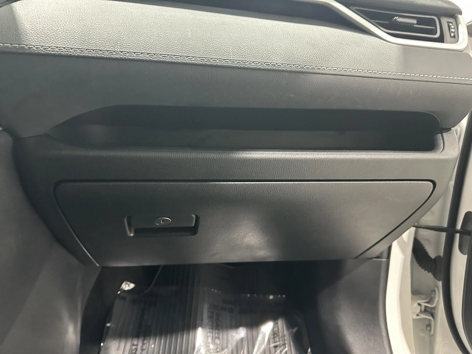 Used 2024 Ice Cap Toyota Hybrid LE image 27