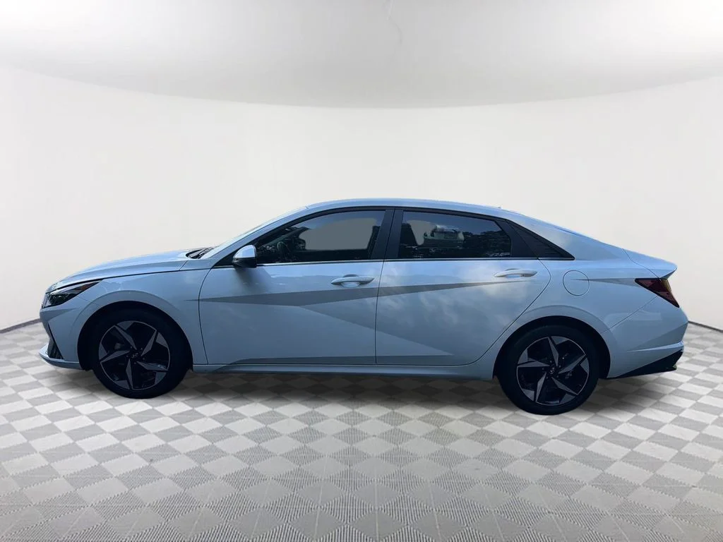 Used 2023 White Hyundai Limited image 8