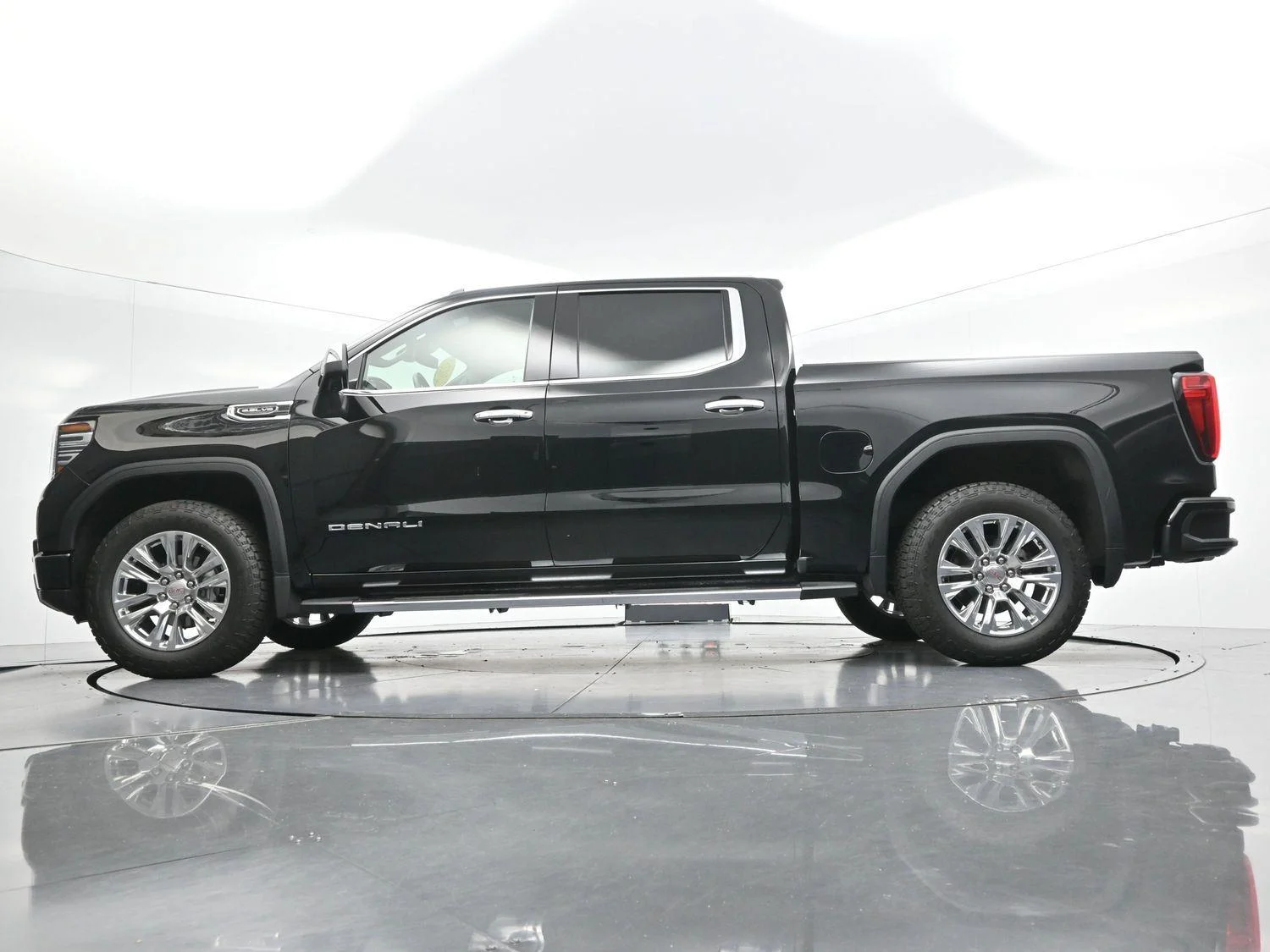 Used 2025 Onyx Black GMC Denali image 52