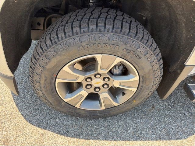 Used 2018 Silver Ice Metallic Chevrolet 4WD Z71 image 10