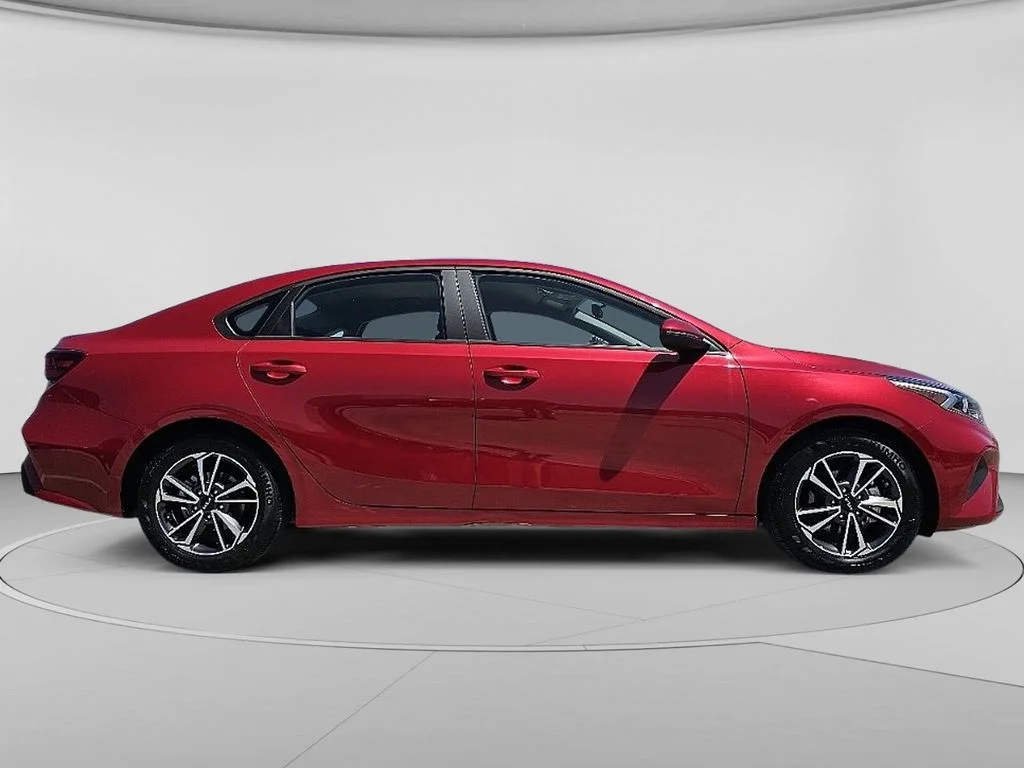 Used 2022 Red Kia LXS image 10