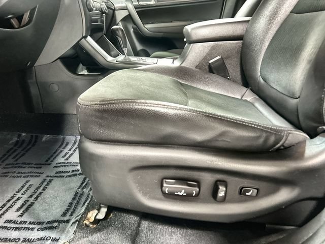Used 2011 Black Kia EX image 12