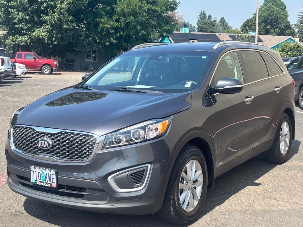 Used 2018 Platinum Graphite Kia LX image 9