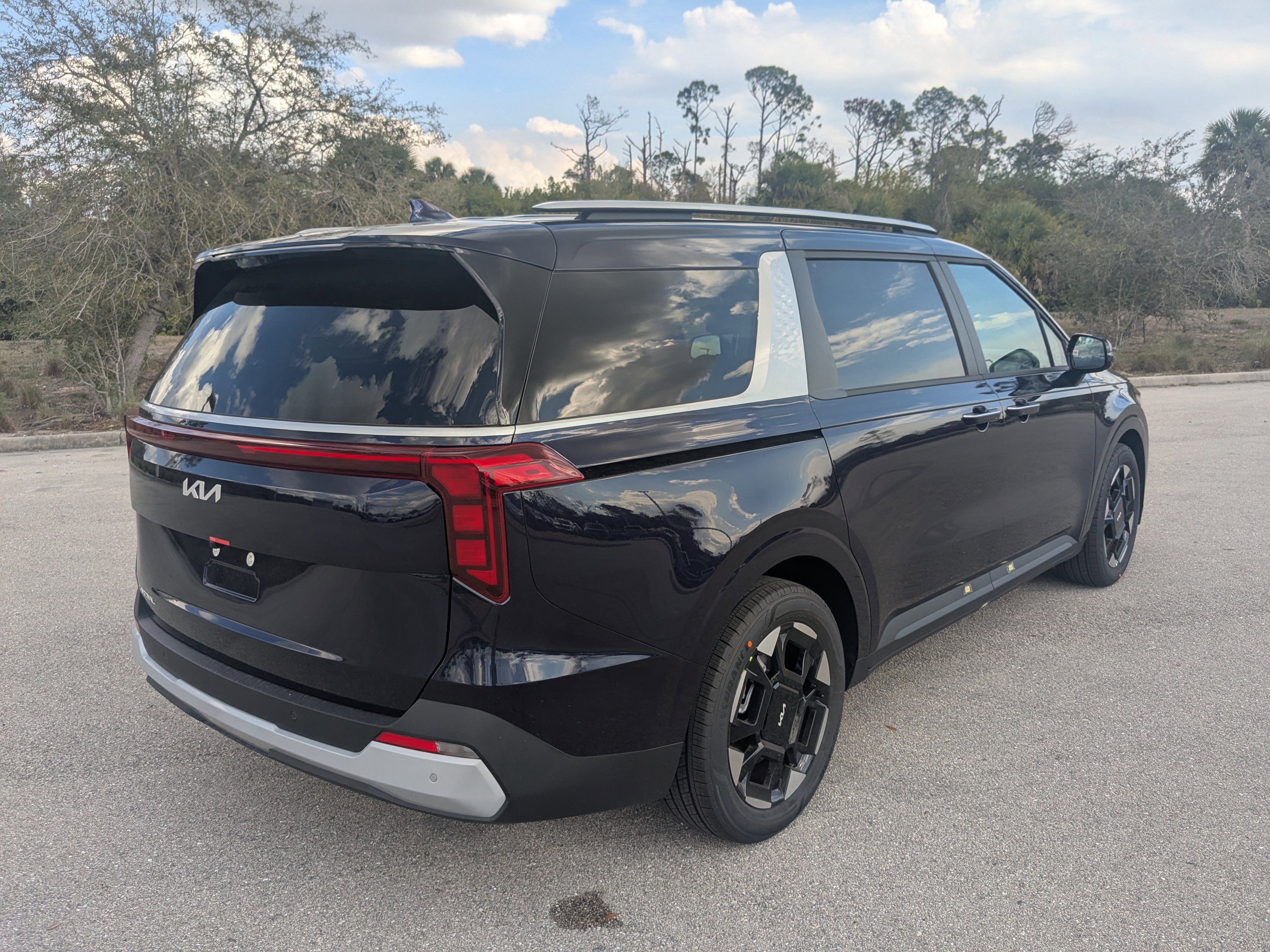 New 2026 Deep Chroma Blue Kia EX image 6