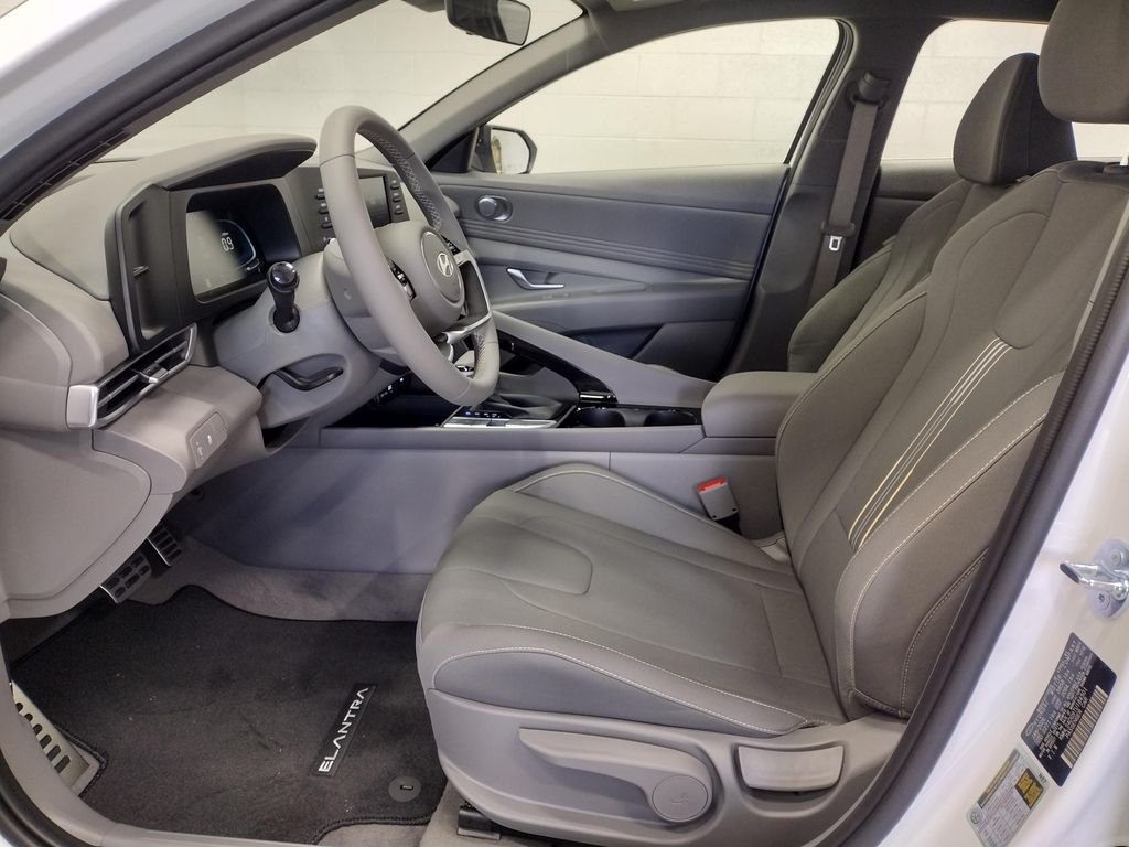 Used 2026 White Hyundai SEL Sport image 18