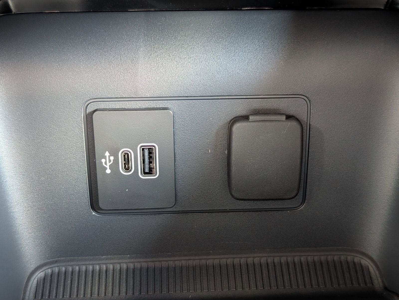 2026 Ford Explorer Platinum - Photo 22