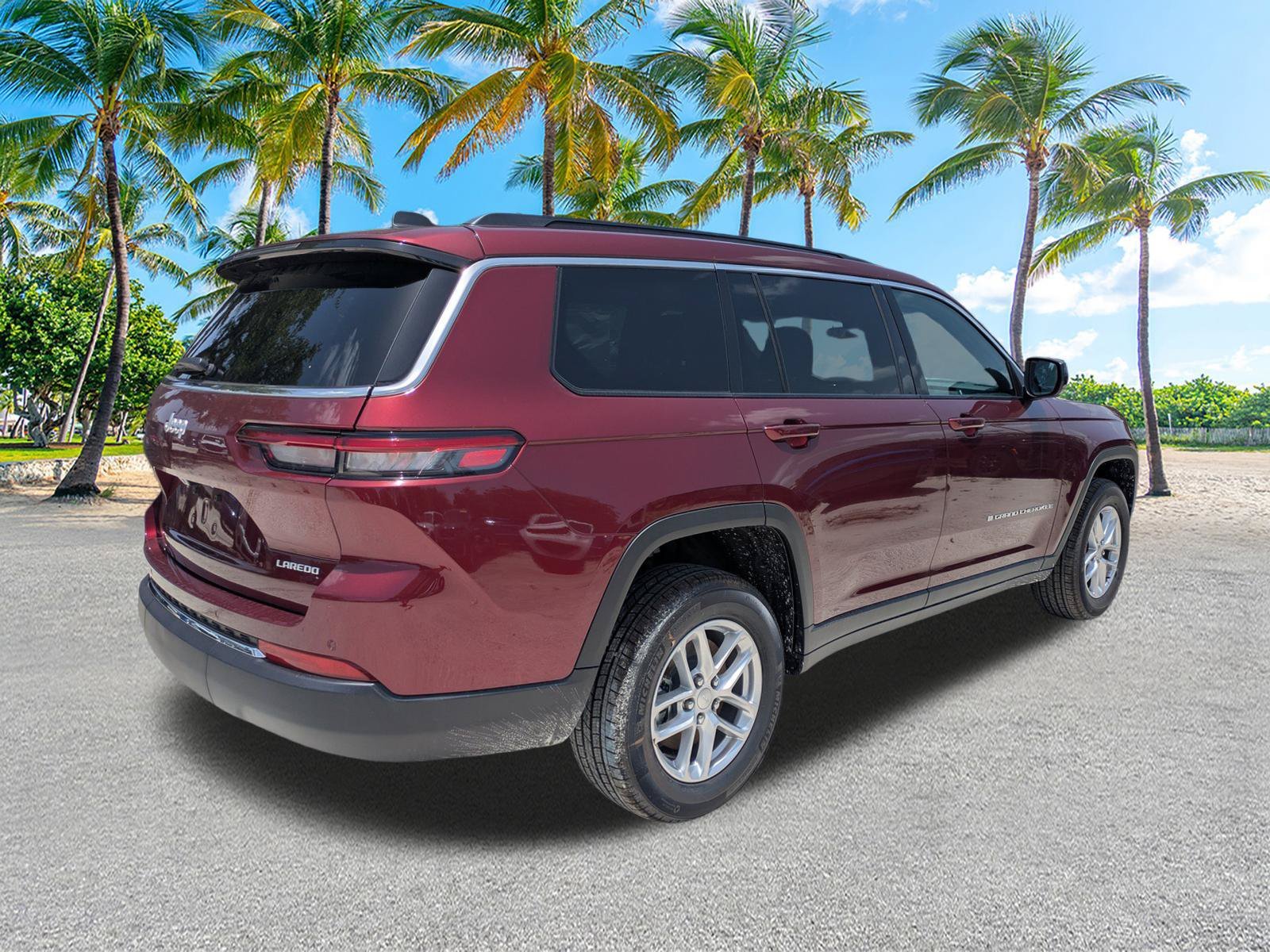 New 2026 Velvet Red Pearl-Coat Exterior Paint Jeep Laredo X image 4