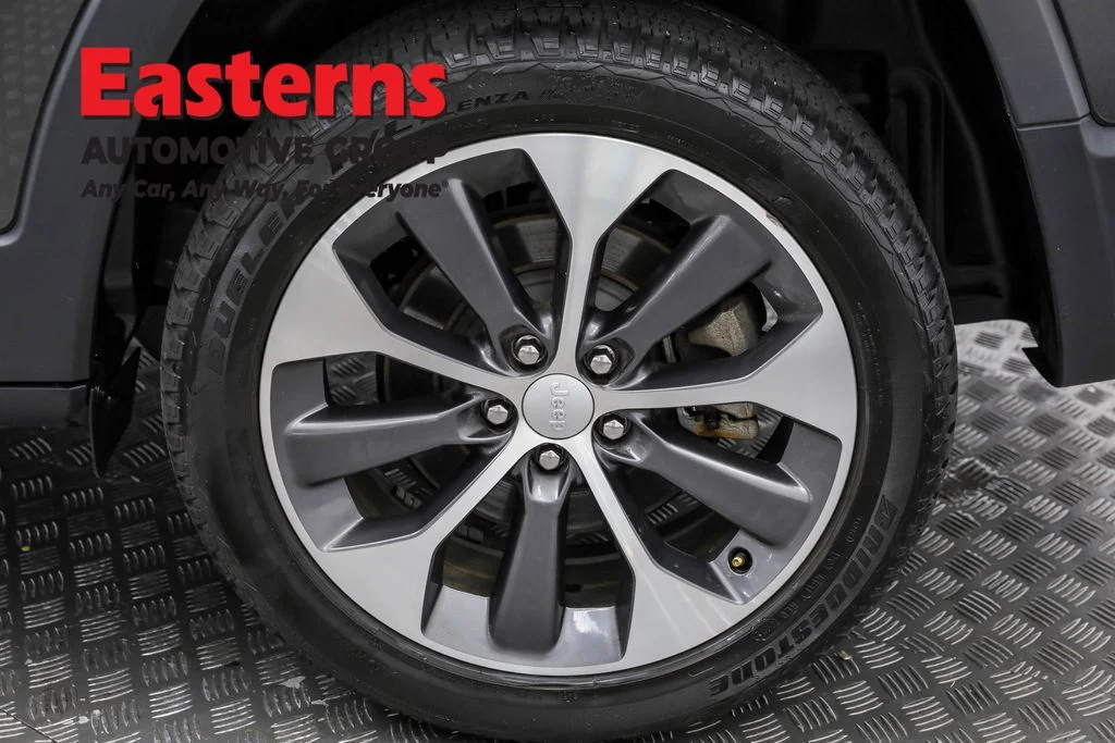 Used 2022 Gray Jeep Limited image 32