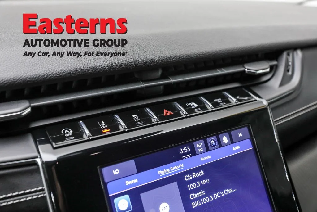 Used 2023 Gray Jeep Laredo image 21