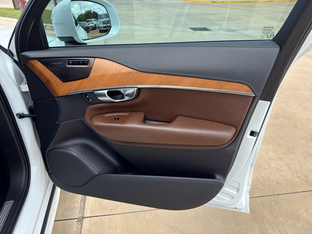 Used 2020 Crystal White Metallic Volvo Inscription image 13