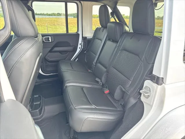 New 2027 Bright White Clear-Coat Paint Jeep  image 21