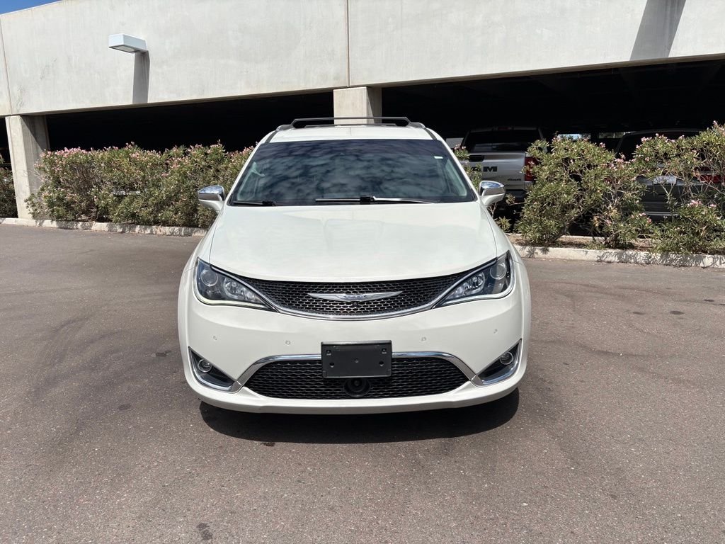 Used 2017 White Chrysler Limited image 3
