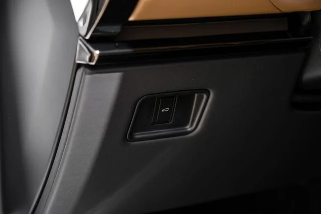 New 2026  Land Rover SE image 31