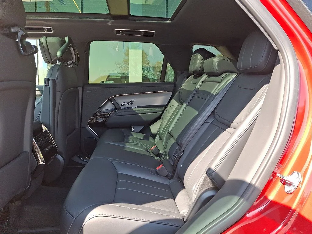 New 2026  Land Rover SE image 6