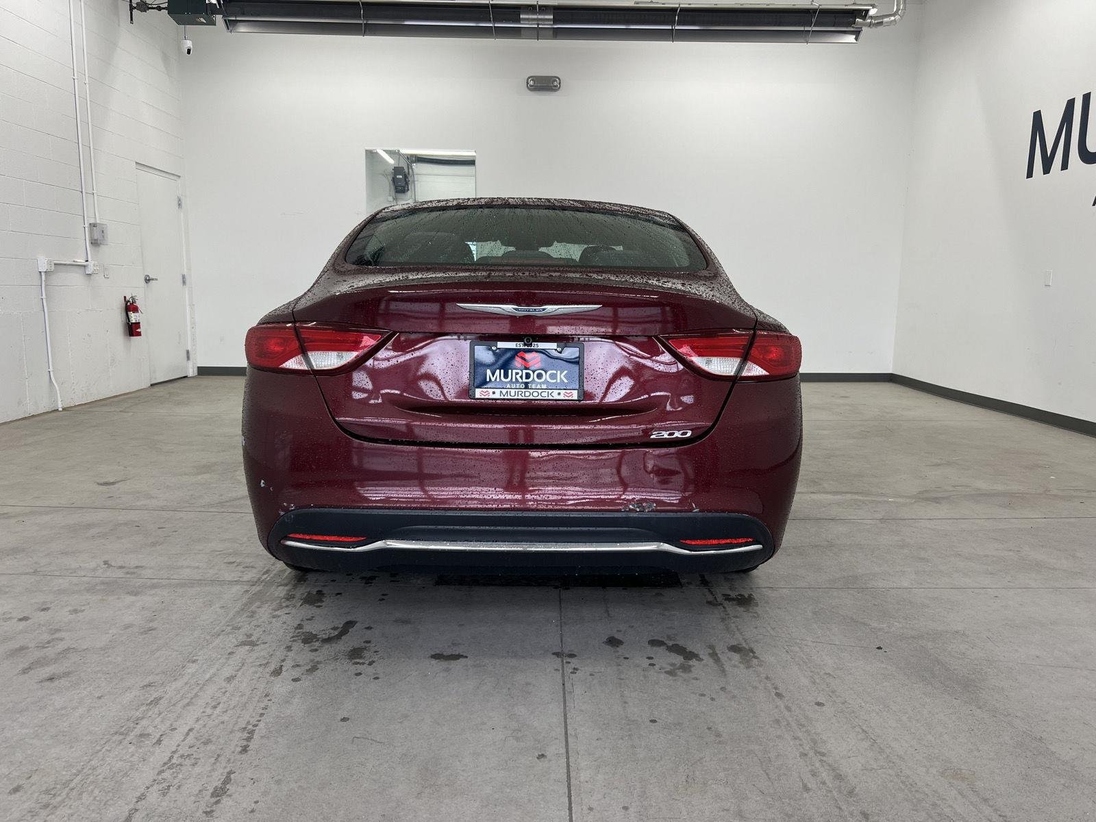 Used 2015 Velvet Red Pearlcoat Chrysler Limited image 3