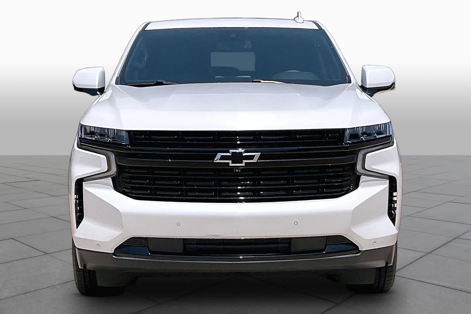 Certified Used 2024 Iridescent Pearl Tricoat Chevrolet RST image 4