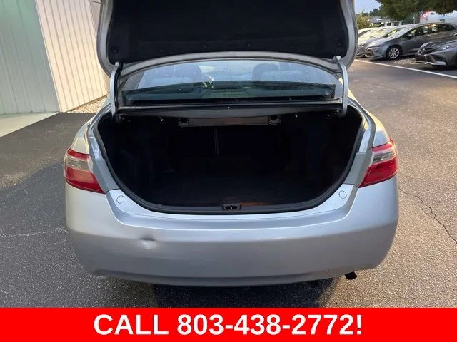 Used 2009 Silver Toyota  image 28