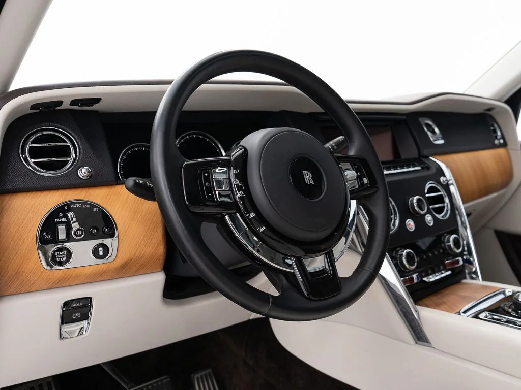Certified Used 2019 White Sands Rolls-Royce  image 14