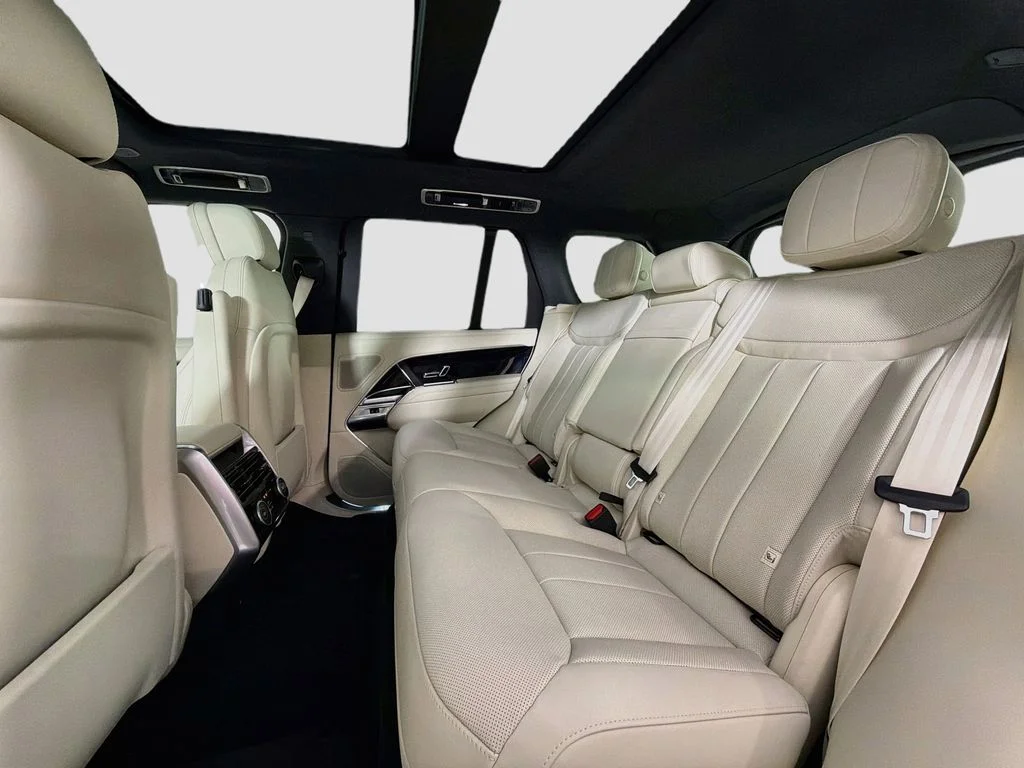 New 2026 Eiger Grey Land Rover SE image 26