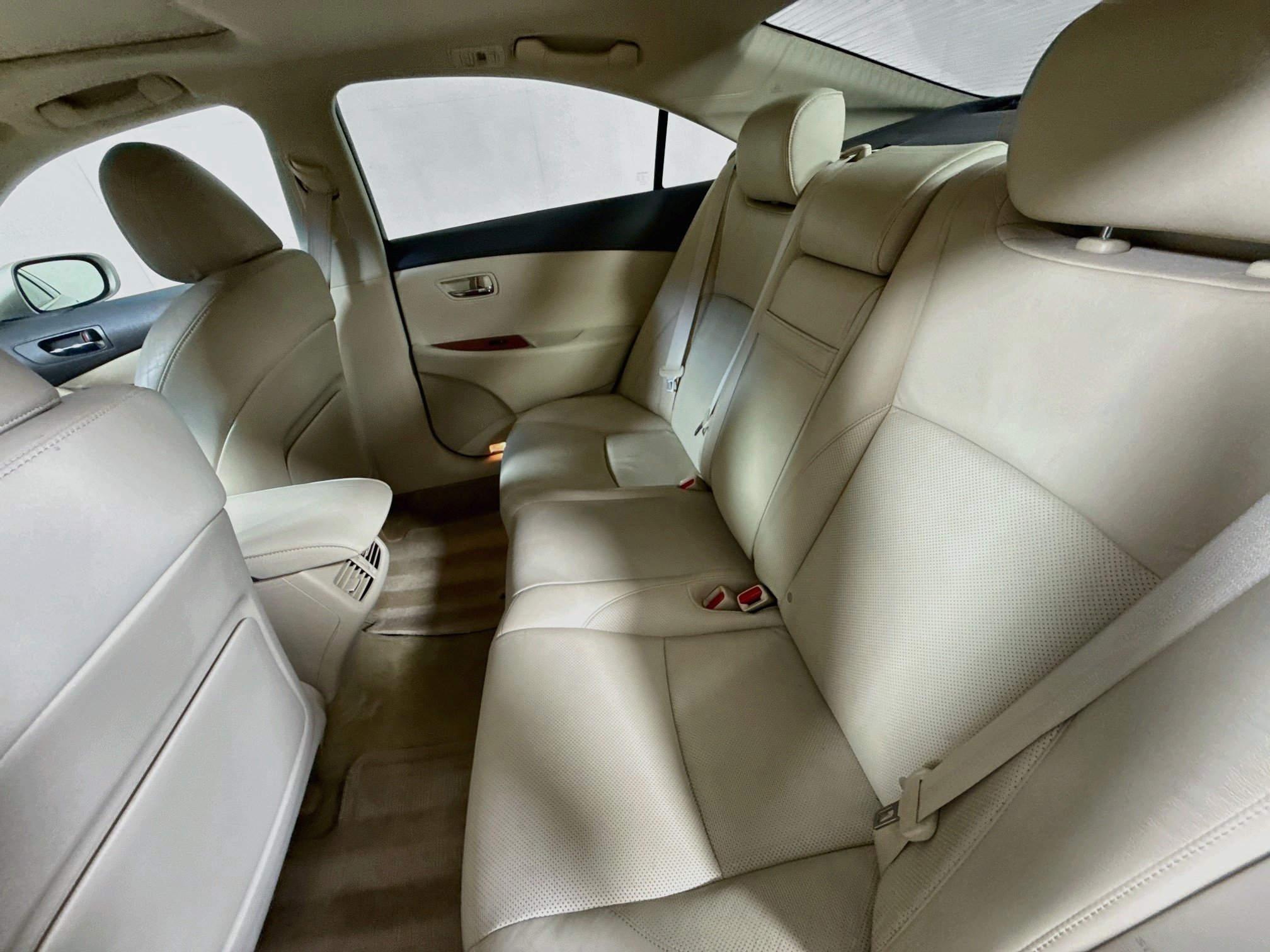 Used 2011 Satin Cashmere Metallic Lexus Base image 23
