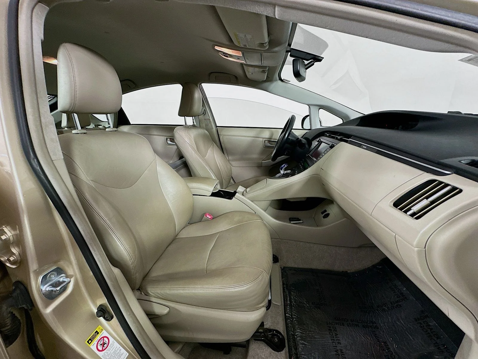 Used 2010 Gold Toyota IV image 27