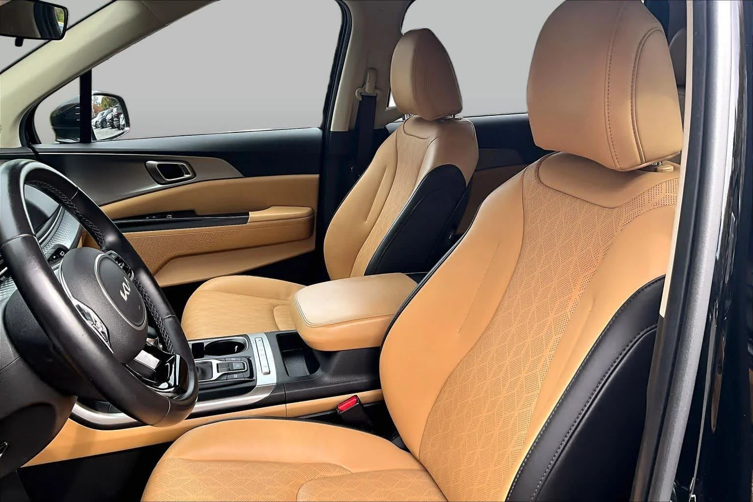 Used 2022 Aurora Black Kia LXS image 7